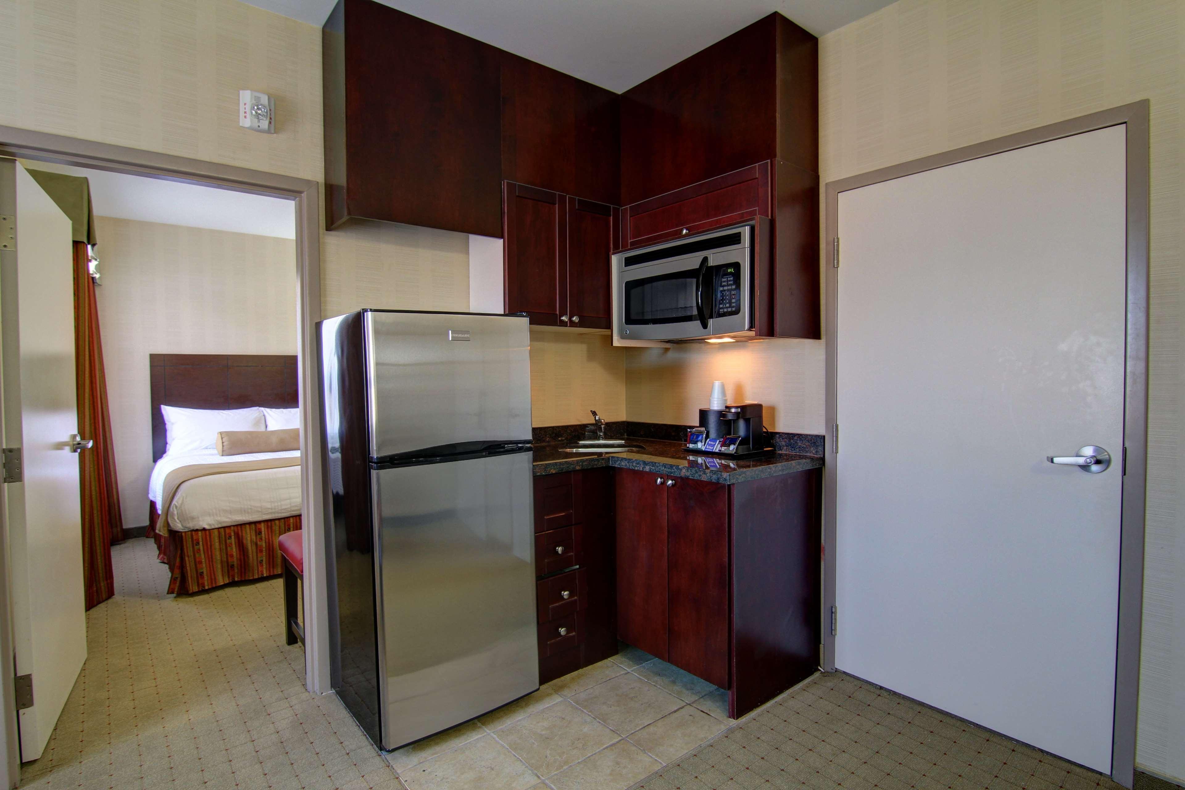 Best Western Plus Bowmanville Exterior foto