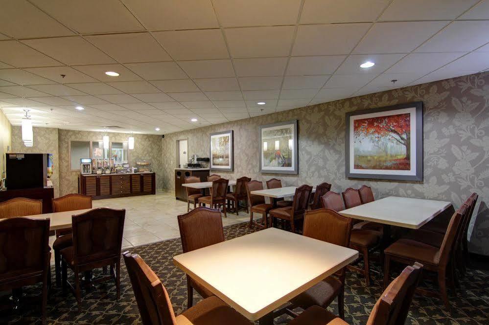 Best Western Plus Bowmanville Exterior foto